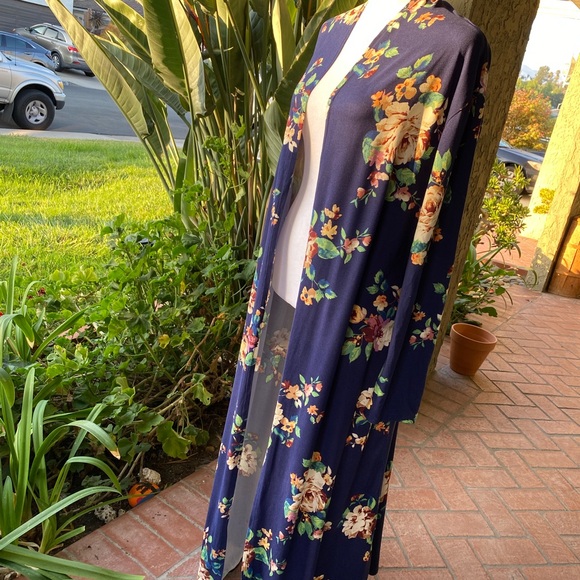 Issac Liev Maxi Cardigan - Picture 2 of 5